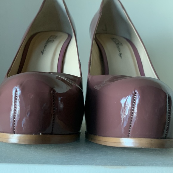 Woman’s leather shoe - Picture 2 of 7